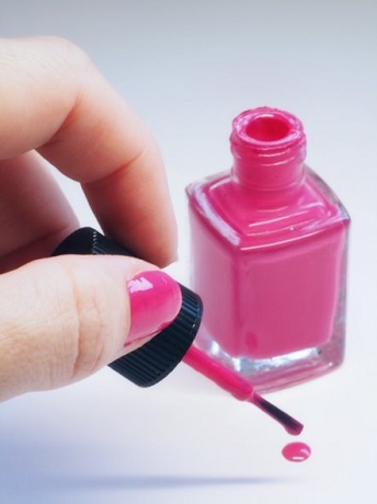 EU Restricts Two Substances Used in Nail Products